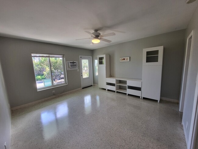 Building Photo - 2297 NE 2nd Ave Unit #B