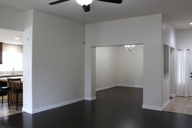 Photo - Beautiful Spacious Home for Rent Near Hosking and Mckee Area