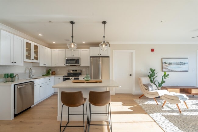 Building Photo - 815 Lafayette Rd Unit 101