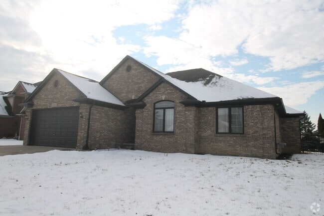 Building Photo - 45431 Pentwater Rental