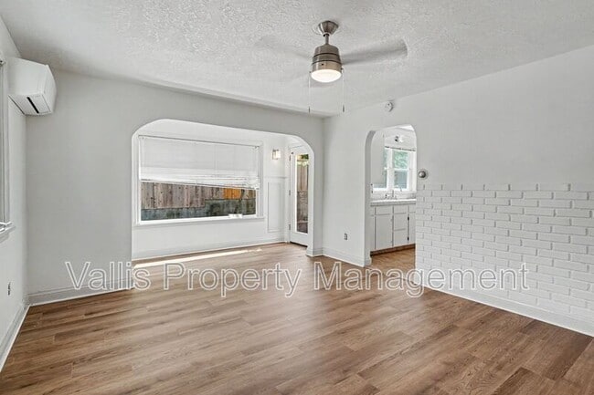 Photo - 2151 Winter St SE