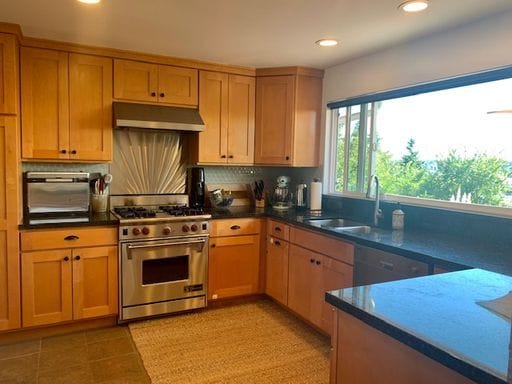 Photo - Spacious 4 Bedroom Magnolia Home Available June 12th