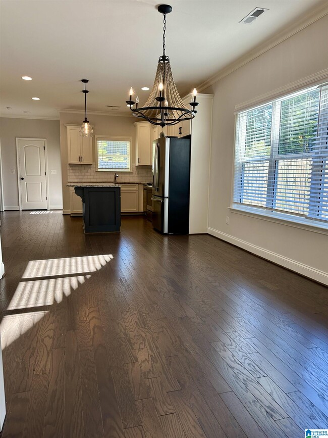Photo - 2090 Springfield Dr