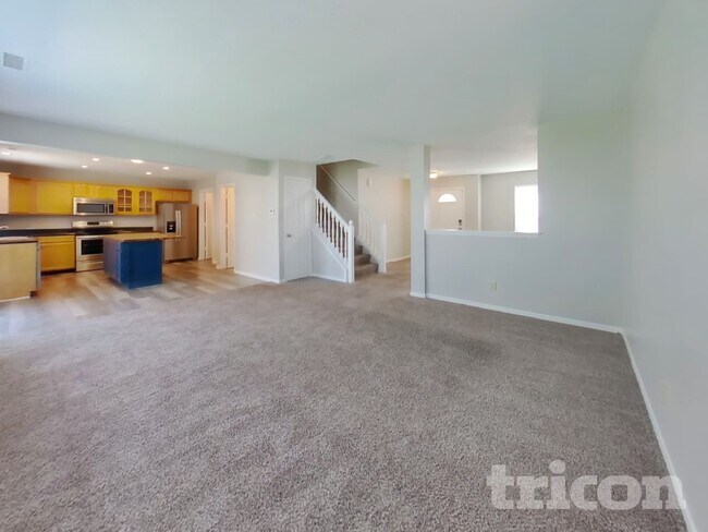 Photo - 712 Holly Rose Way