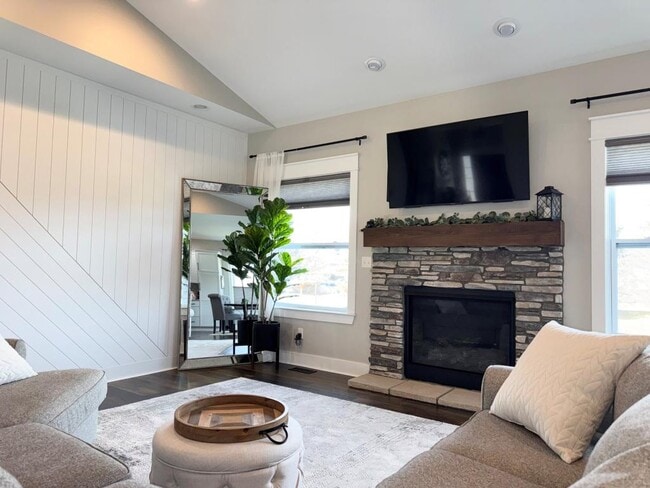 Photo - 1285 Sweet Grass Trail N