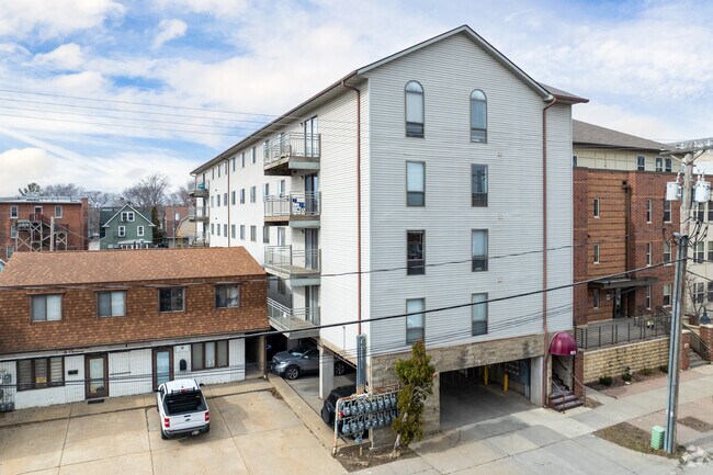 Photo - 613 S Dubuque St