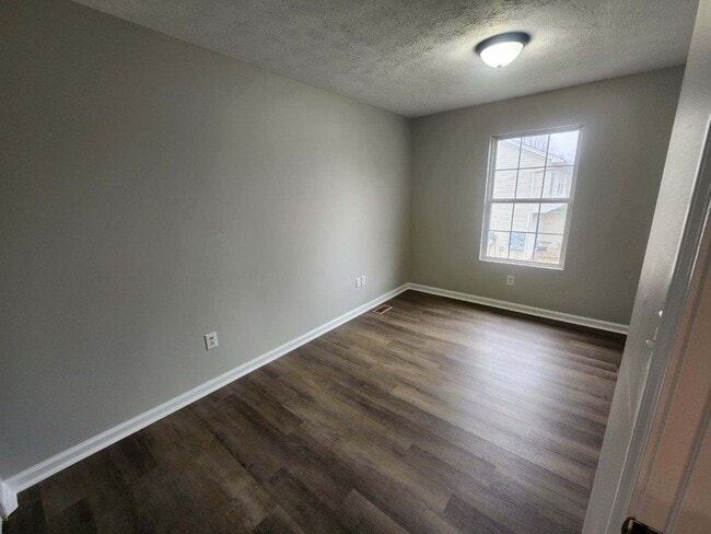 Photo - 113 Karen Ct