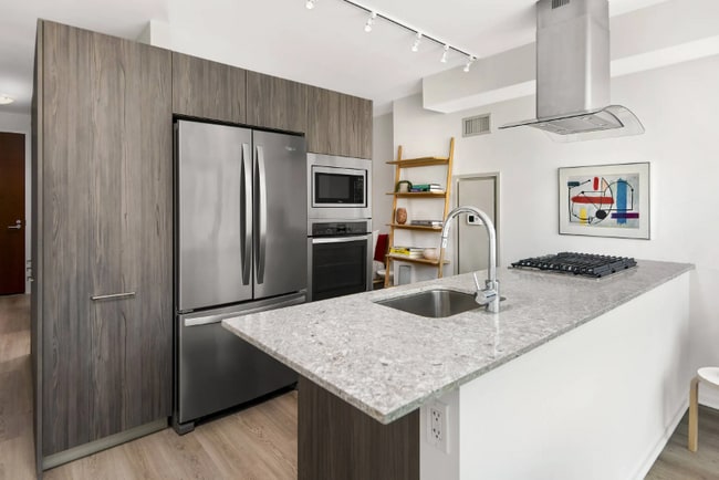 Photo - 235 E Illinois St