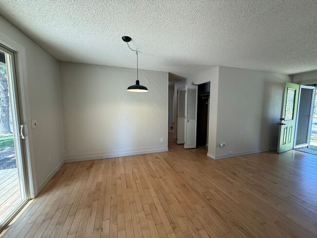 Photo - Beautiful 3 Bed/1 Bath Home with Large and Fenced Backyard - SE Bend