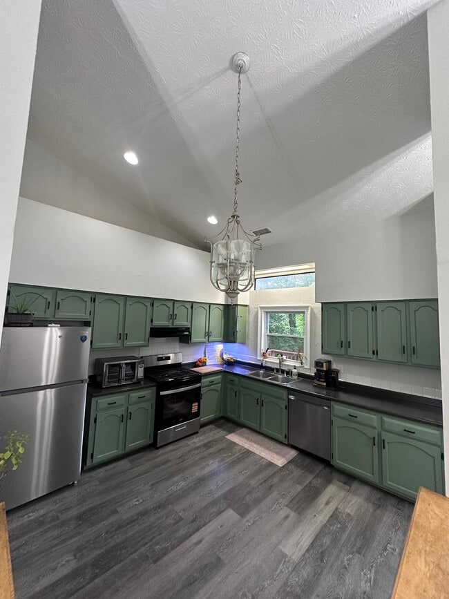 Building Photo - 2418 Samia Dr