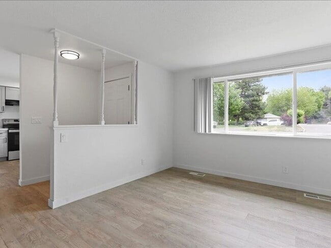 Photo - 724 S Morain St Unit #B