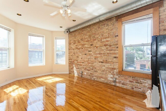 Photo - 2450 N Southport Ave Condo Unit 202