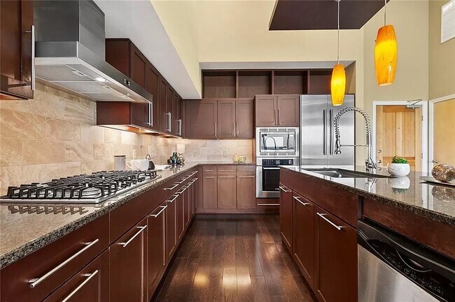 Photo - 155 Steele St Condo Unit 714