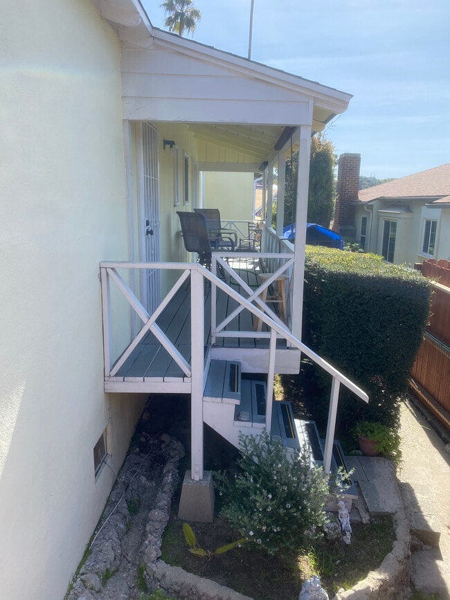 1577 Chickasaw Ave Unit Single