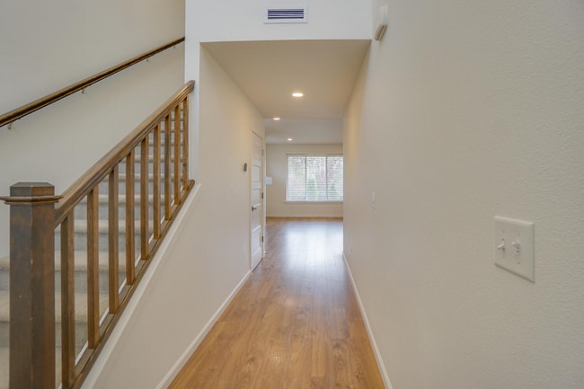 Photo - 9611 NE 169th Ave