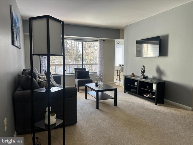 Building Photo - 9555 Battery Heights Blvd Unit 303