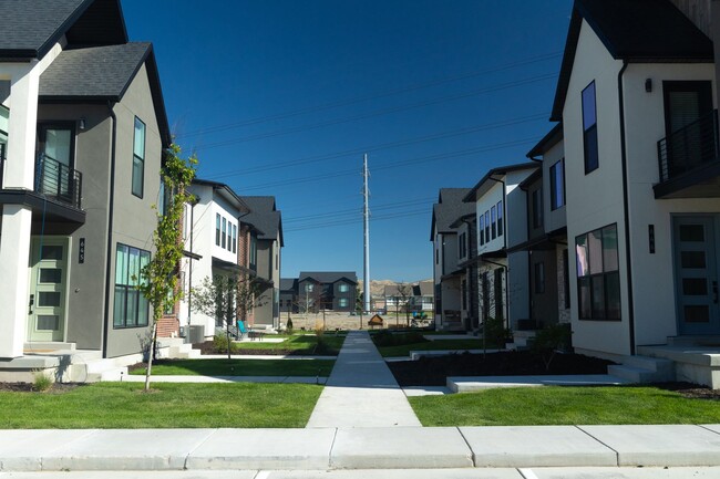 GET $1000 OFF THE FIRST MONTHS RENT!!! - GET $1000 OFF THE FIRST MONTHS RENT!!! Townhome