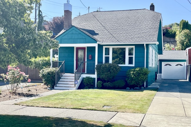 Building Photo - 810 33rd St Rental