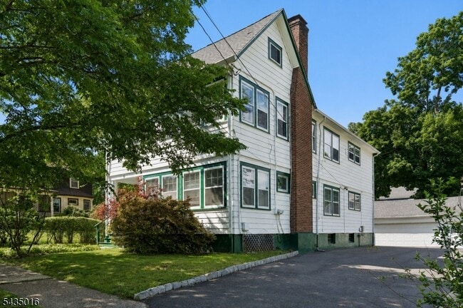 Photo - 26 Howe Ave