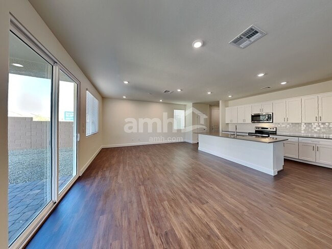 Photo - 586 Topiary Park Avenue