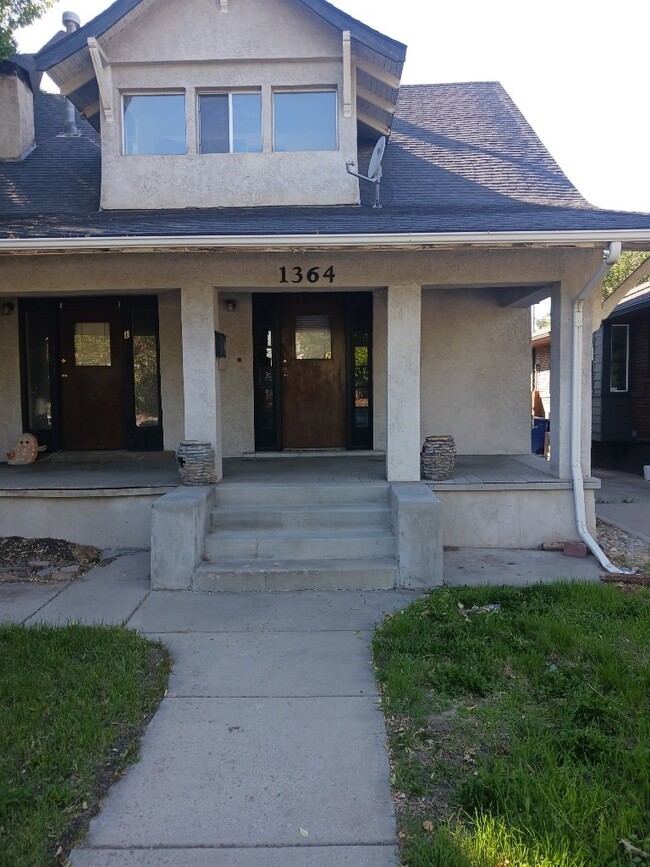 Fine 1 Bedroom 1 Bath Duplex in Salt Lake ... - Fine 1 Bedroom 1 Bath Duplex in Salt Lake ... Apartment Unit 2