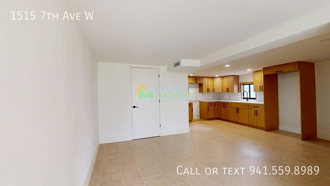 Photo - 1515 7th Ave W