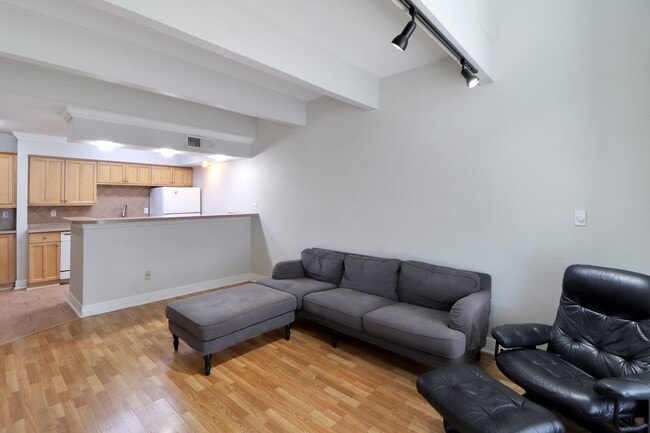 Building Photo - 5929 Queensloch Dr Unit 104