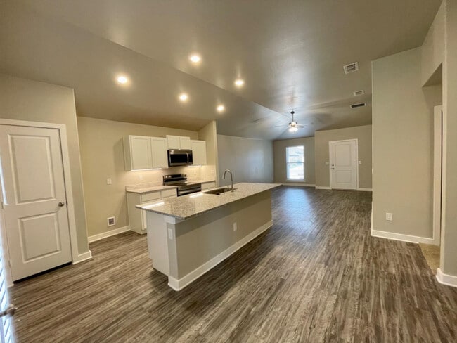 Photo - 13706 Avenue R