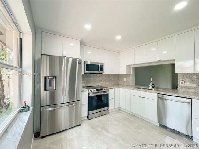 Photo - 228 Lakeside Cir