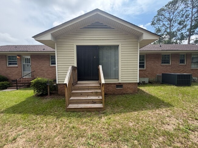 Photo - 215 Lesesne Dr