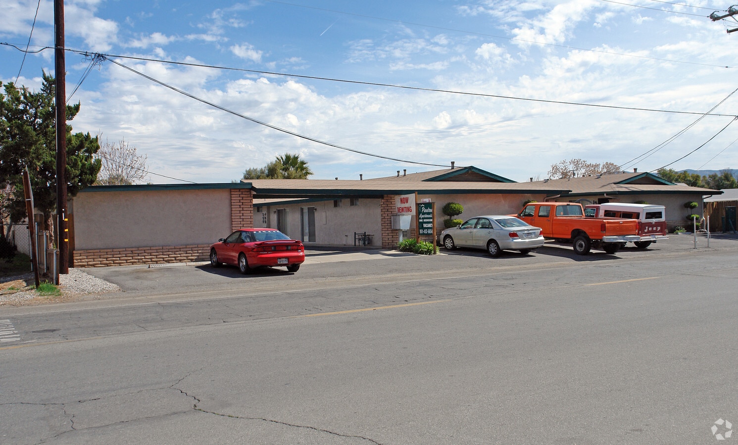 Pinetree Apts. - Pinetree Apts.