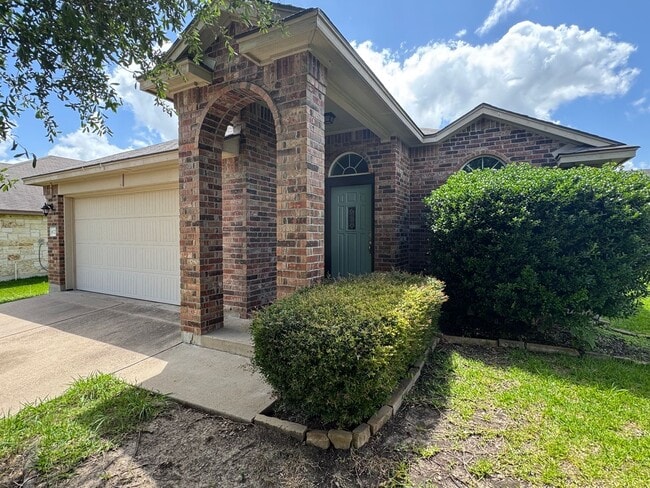 Building Photo - Freshly Renovated Midway ISD Home