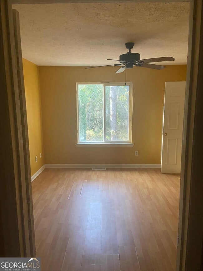 Photo - 2059 Charter Ln