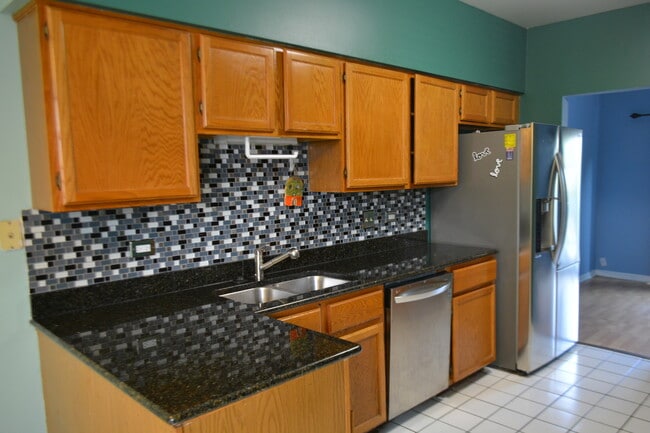 Photo - 613 W Parkside Dr