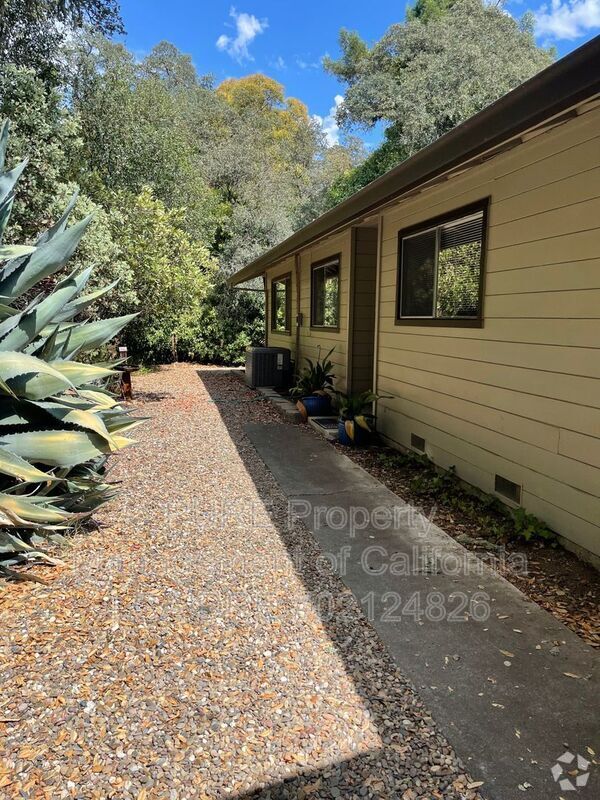 Building Photo - 875 Watson Rd Rental