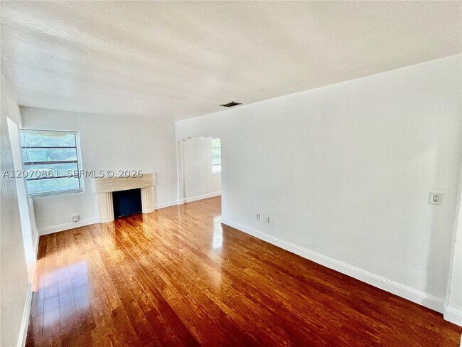 525 NE 65th St Unit B