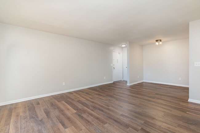 Photo - 216 Orchard Trace Ln