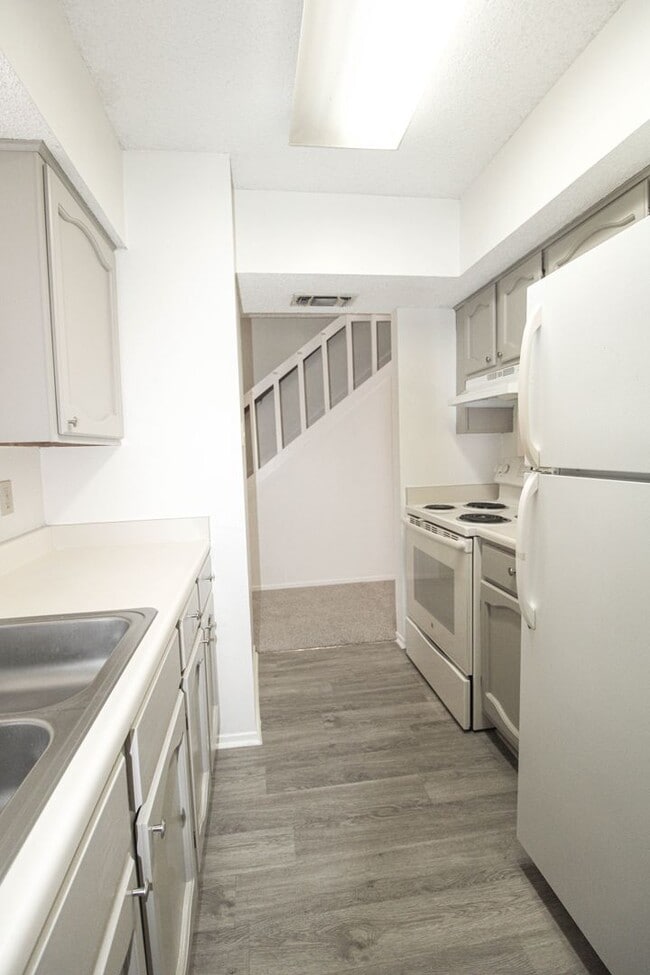 Photo - 1327 Julienne Pl