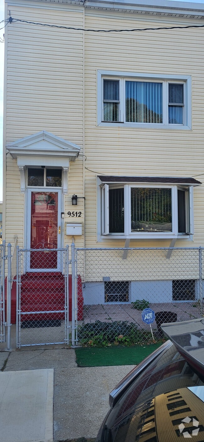 Building Photo - 91-12-12 85th St Rental