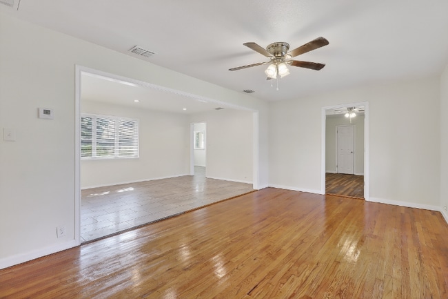 Photo - 4634 Weir Dr