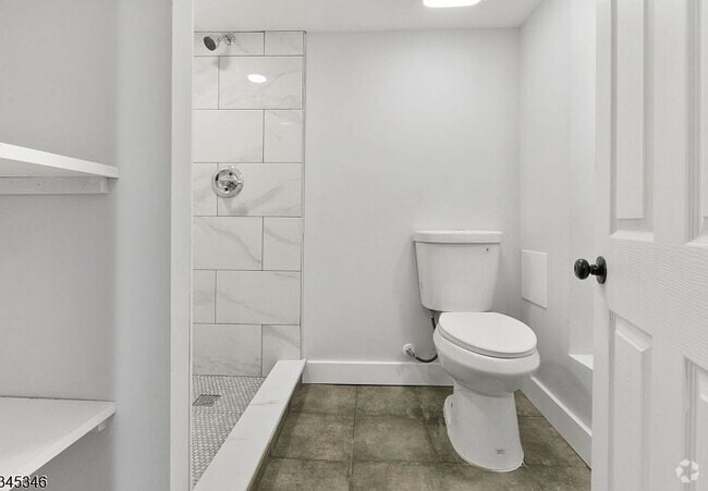 Building Photo - 49 Oakwood Ave Rental