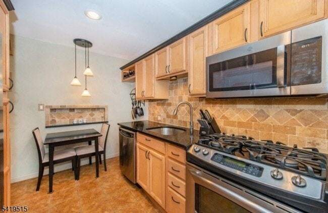 Building Photo - 2467 NJ-10 Unit 5A