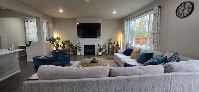 Photo - Amazing 4bed/2.5bath Home in Bonney Lake with Peak a Boo View of Mt. Rainer!