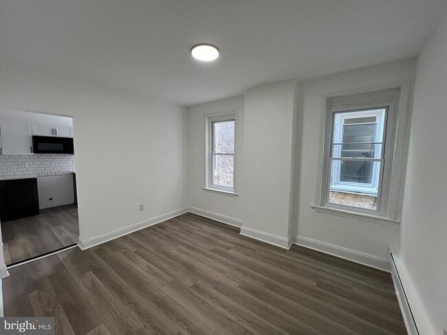 Photo - 925 W 3rd St