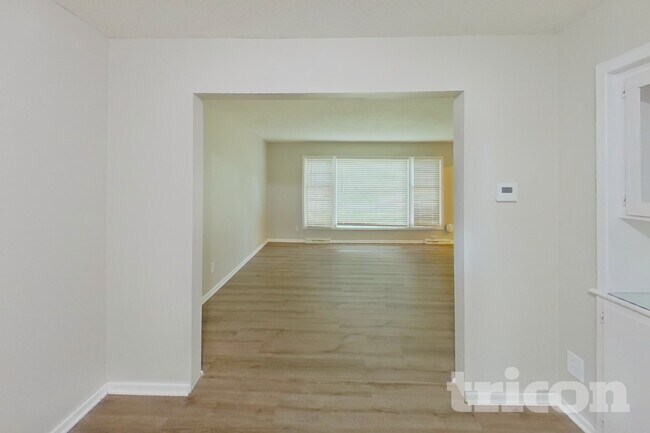 7081 Montrose Rd