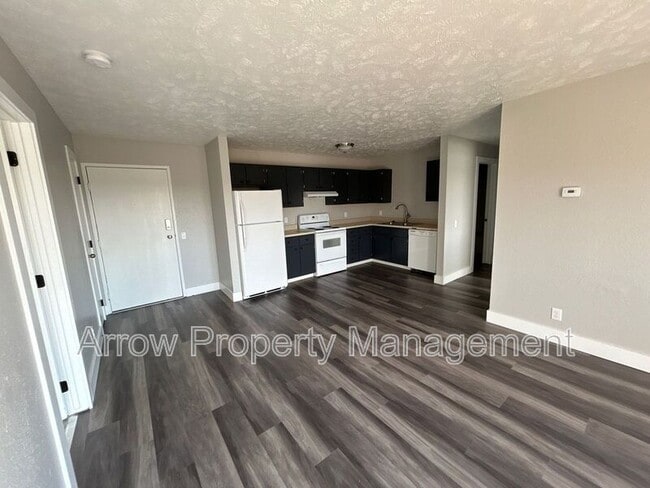 Building Photo - 940 27th St Unit 14 Rental