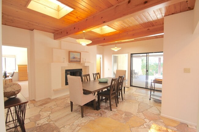 Photo - 1801 Notre Dame Dr NE