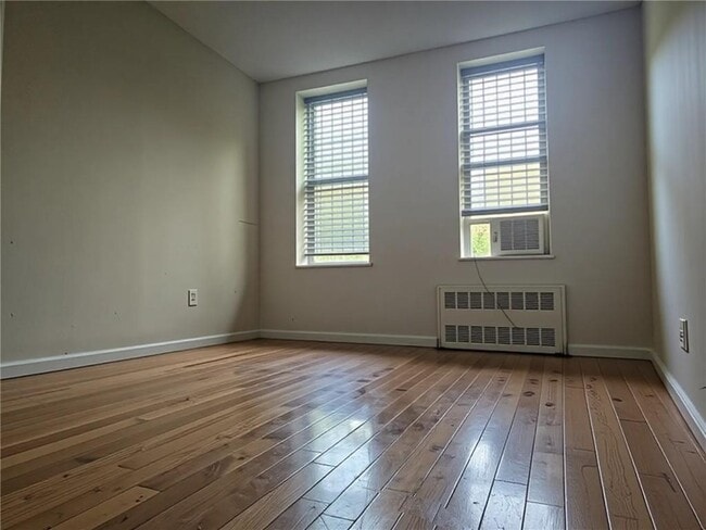 302 Parkville Ave Unit 1