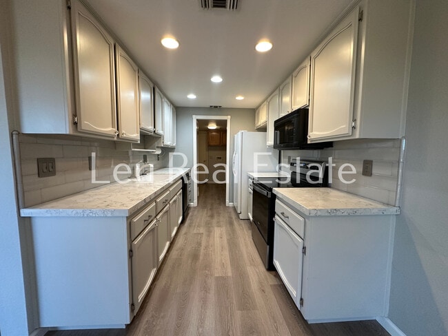 Photo - 3262 Heights Dr Unit .