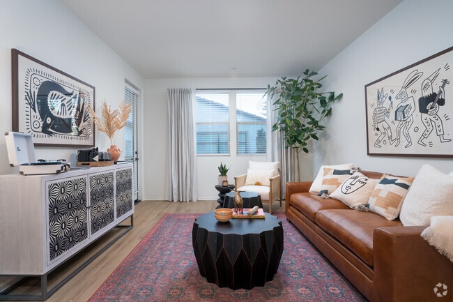 2BR, 2BA - 1,087SF - Living Room